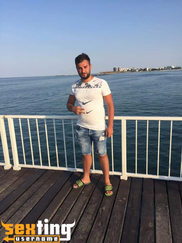 vlaaduutz, 20 years old, from Romania